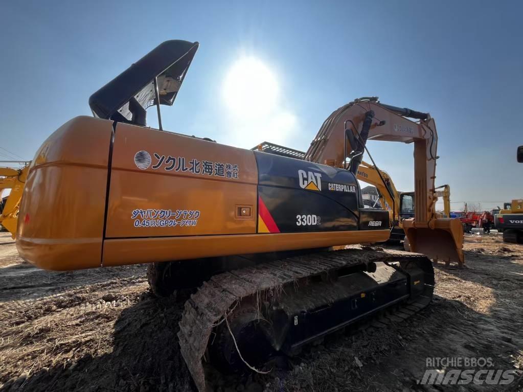 CAT CAT330D2 Közepes (midi) kotrók 7 t - 12 t