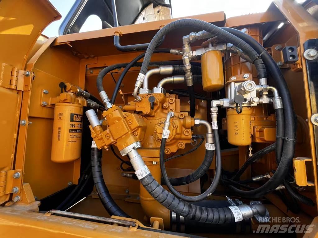 CAT CAT330D2 Közepes (midi) kotrók 7 t - 12 t