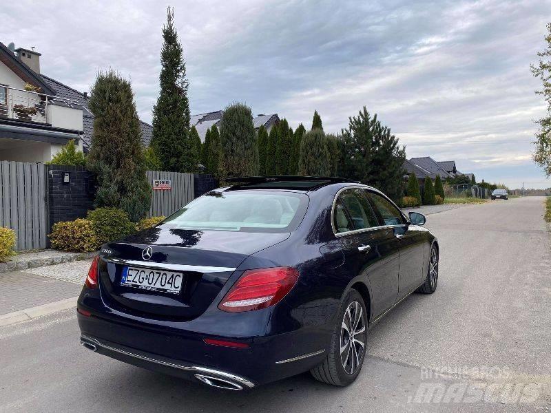 Mercedes-Benz E 300D Kistehergépjárművek