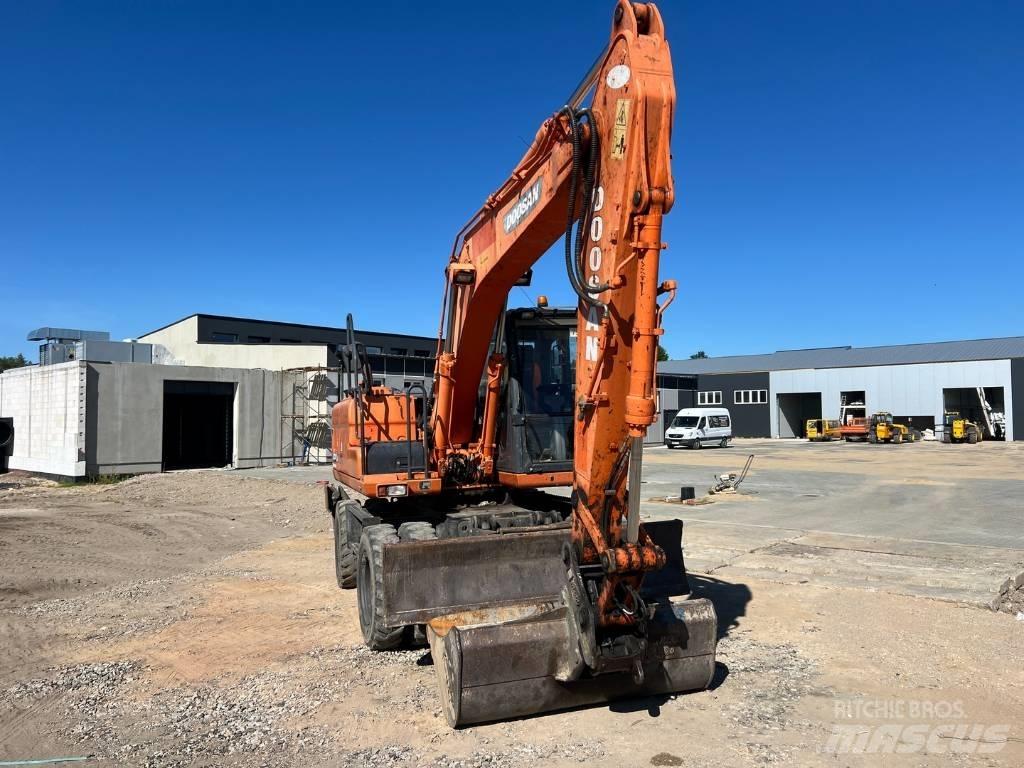 Doosan DX 140 W Gumikerekes kotrók