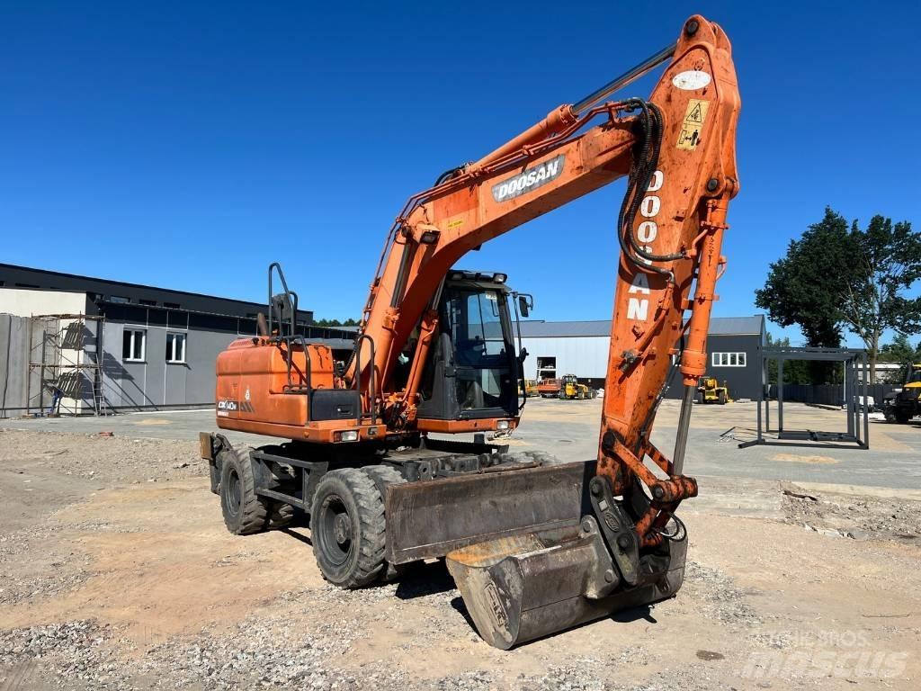 Doosan DX 140 W Gumikerekes kotrók