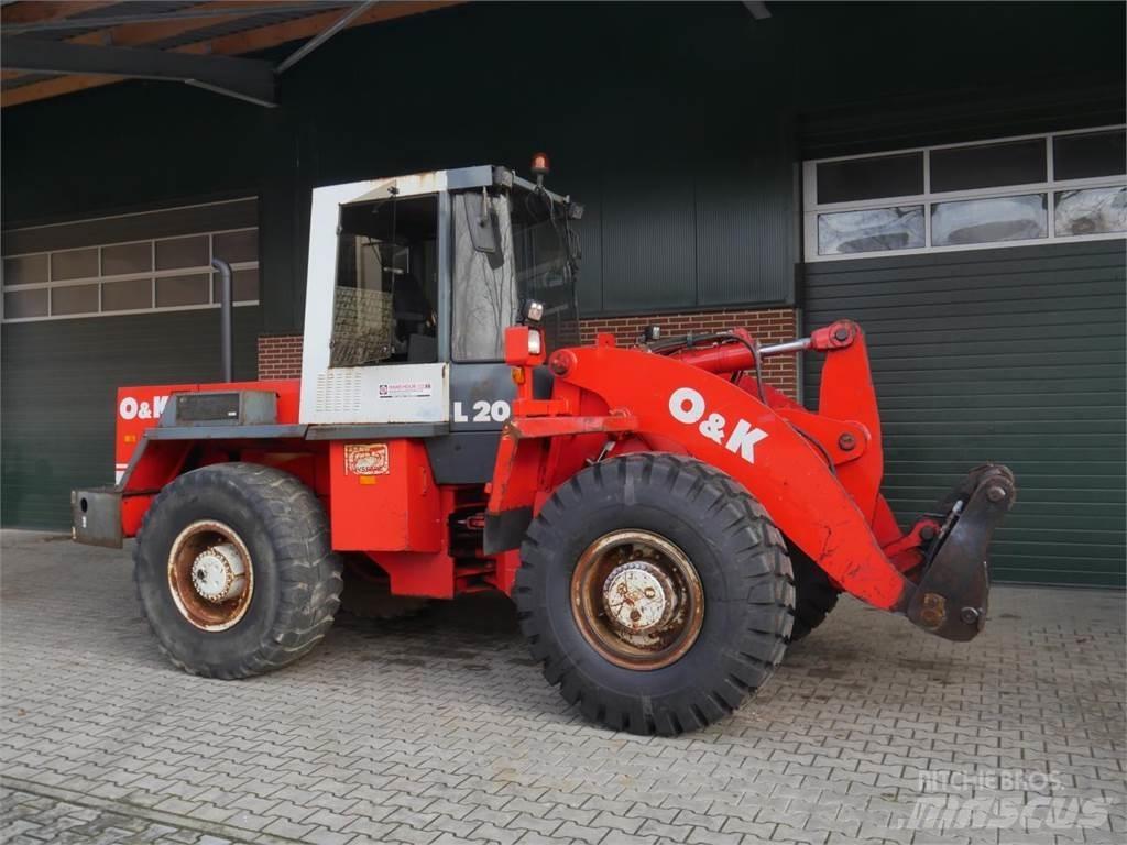 O&K L20 Gumikerekes homlokrakodók