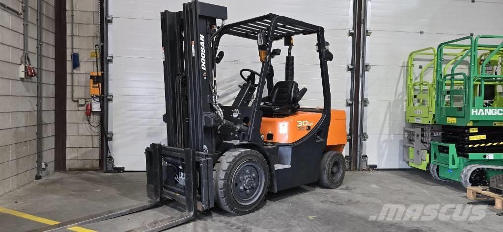 Doosan D 30 GP Dízel targoncák