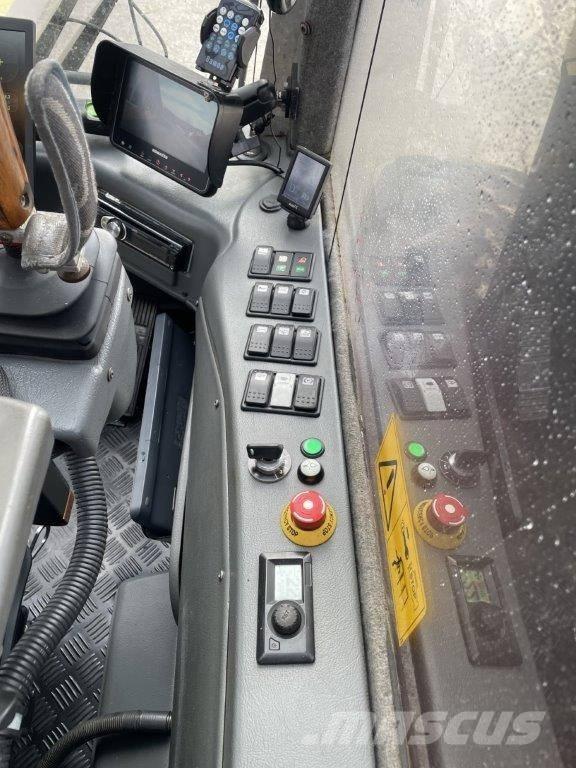Komatsu 911.5 Betakarítók