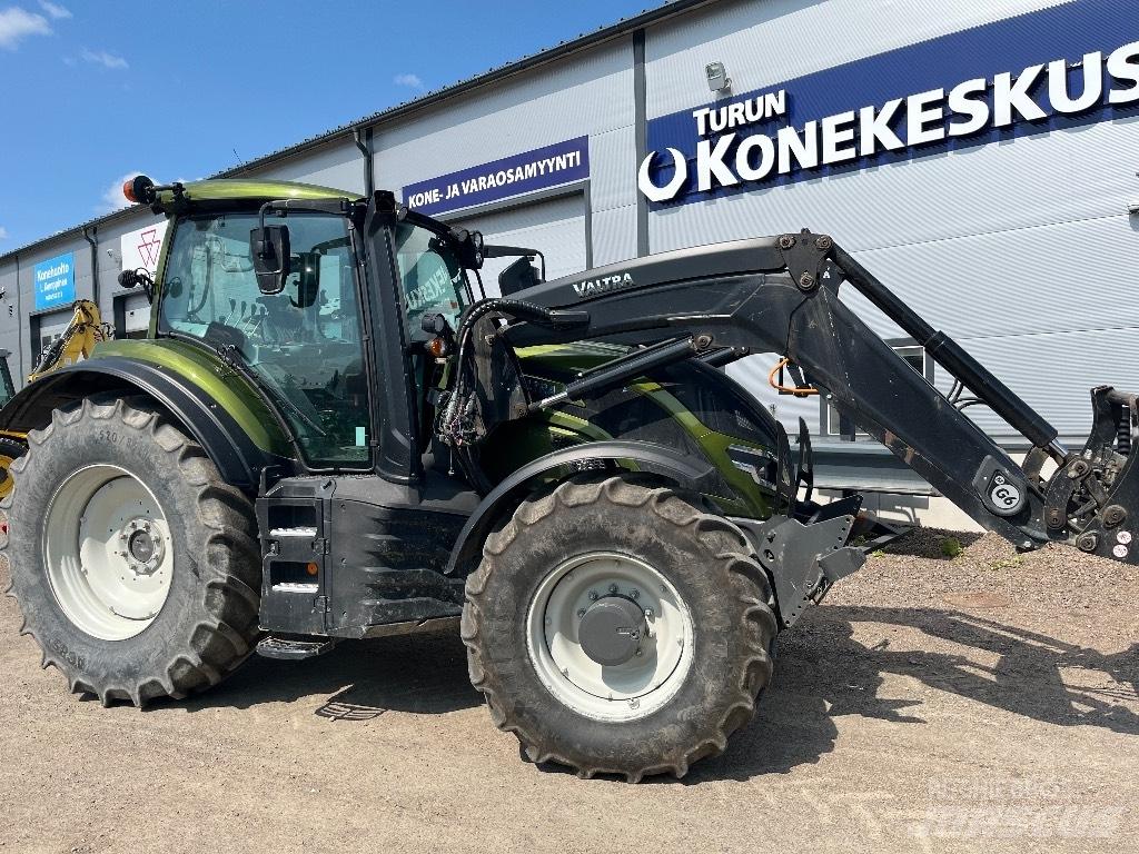 Valtra T 145 Traktorok