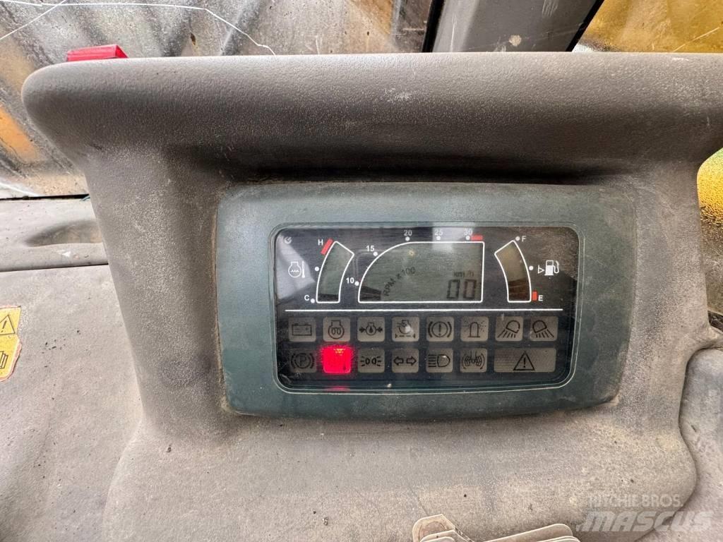Komatsu WH 714 Teleszkópos rakodók