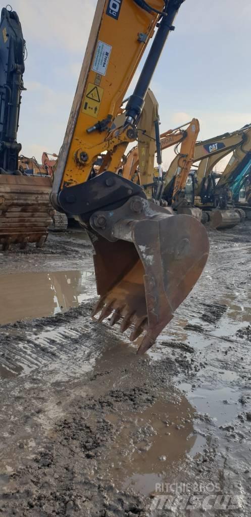 JCB JS 220 LC Lánctalpas kotrók