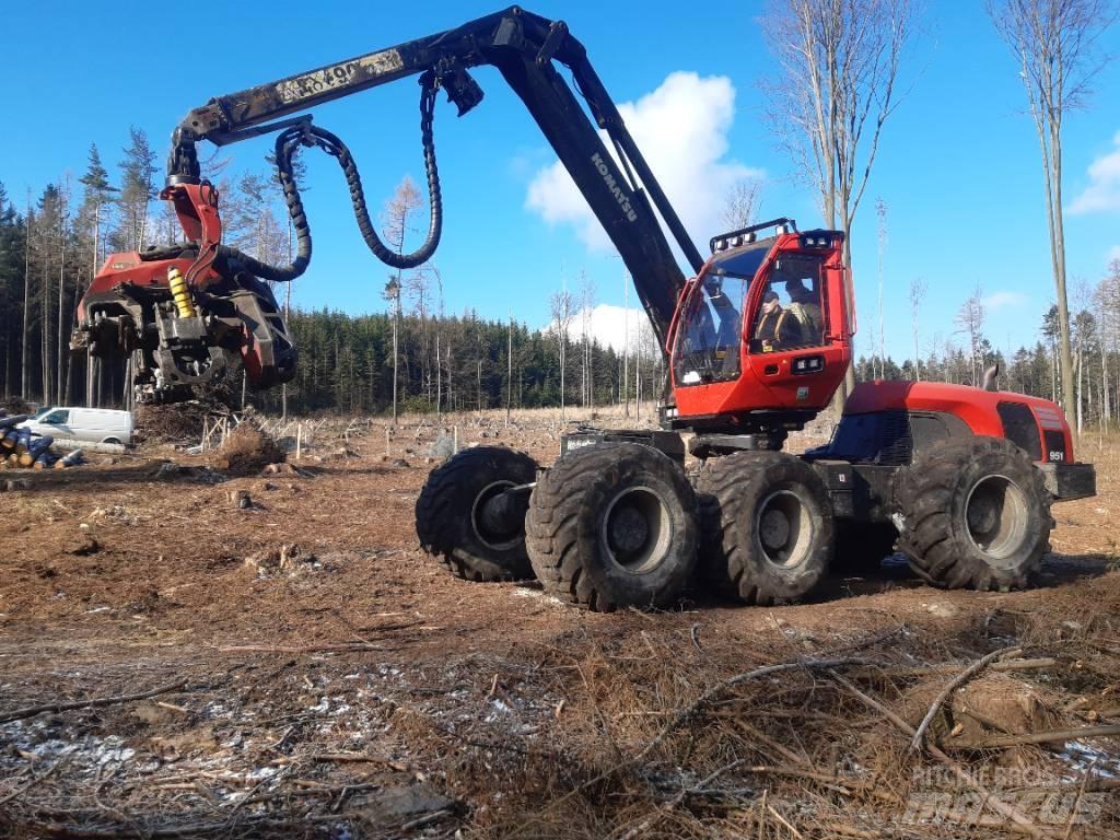 Komatsu 951 Betakarítók