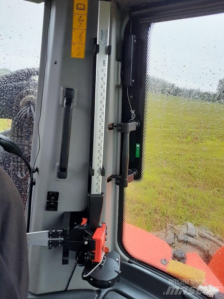 Komatsu 951 Betakarítók