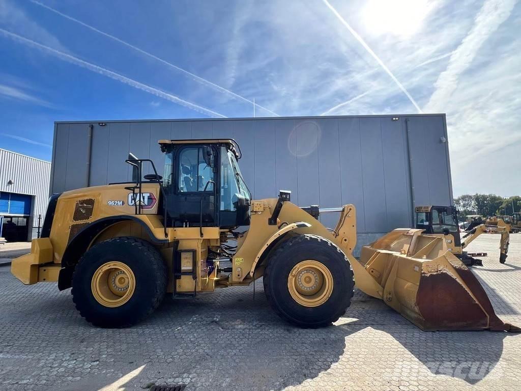 CAT 962M Gumikerekes homlokrakodók