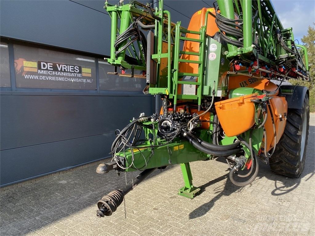 Amazone UX 5200 Vontatott trágyaszórók
