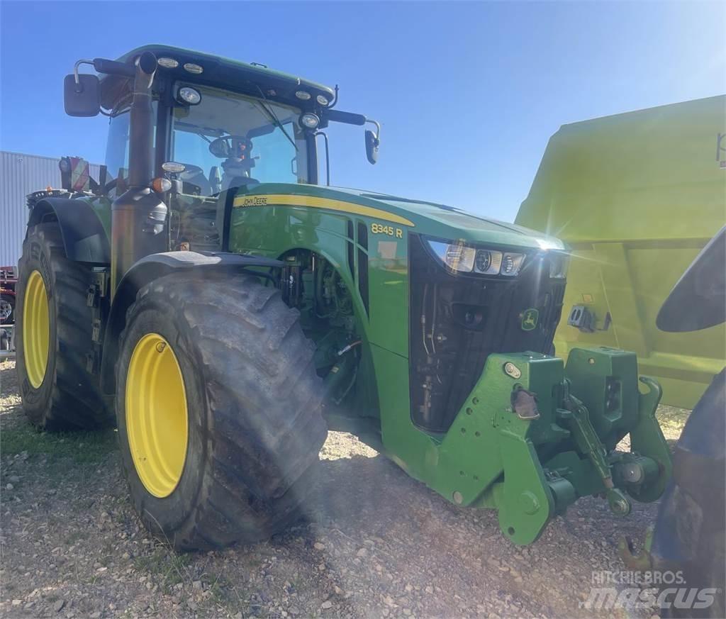 John Deere 8345 R Traktorok