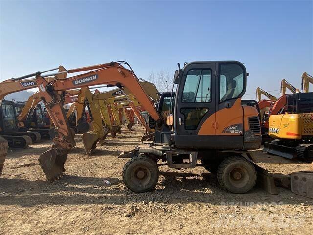 Doosan DX60W Mini kotrók < 7t