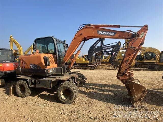 Doosan DX60W Mini kotrók < 7t