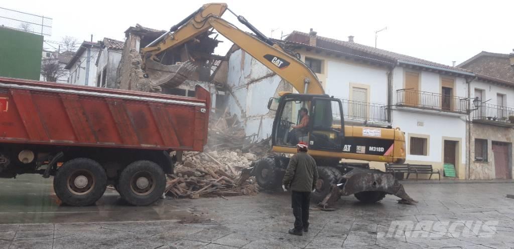 CAT M318d Gumikerekes kotrók