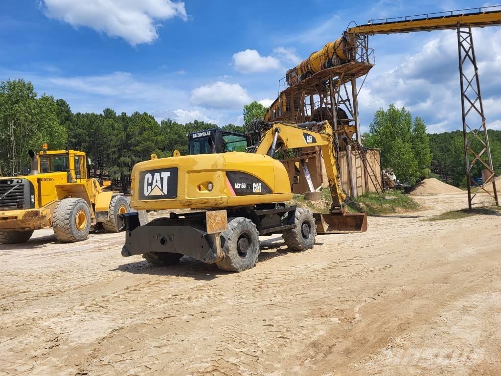 CAT M318d Gumikerekes kotrók