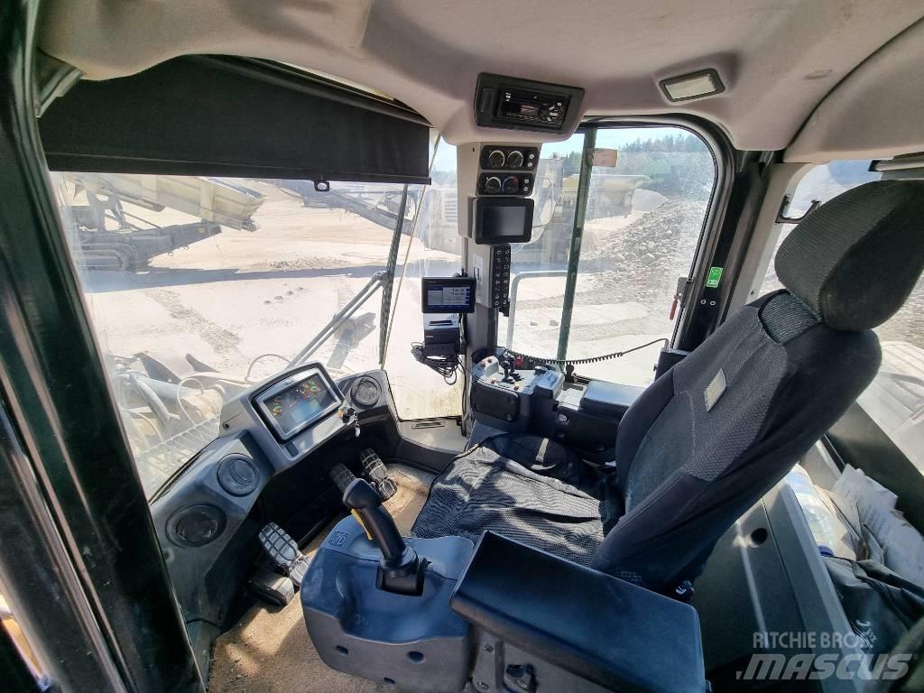 CAT 980M Gumikerekes homlokrakodók