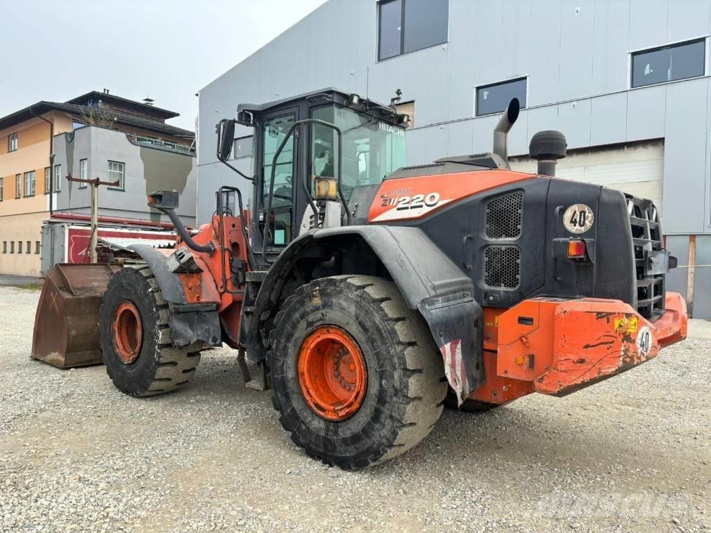 Hitachi ZW 220-6 Gumikerekes homlokrakodók
