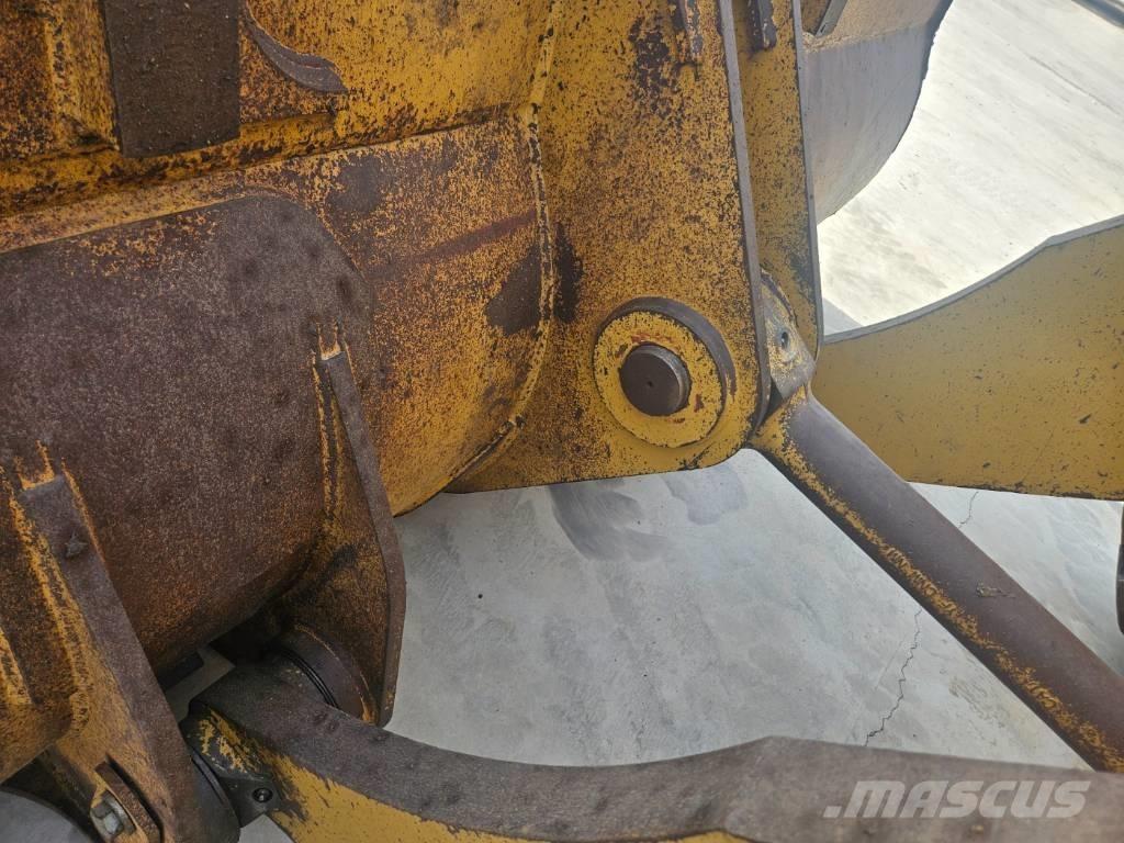 CAT 972 H Gumikerekes homlokrakodók