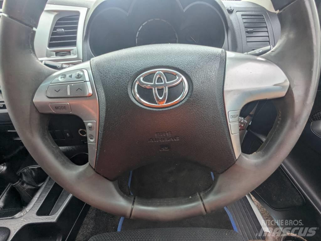 Toyota Hilux Kis teherszállító/Platós kocsi