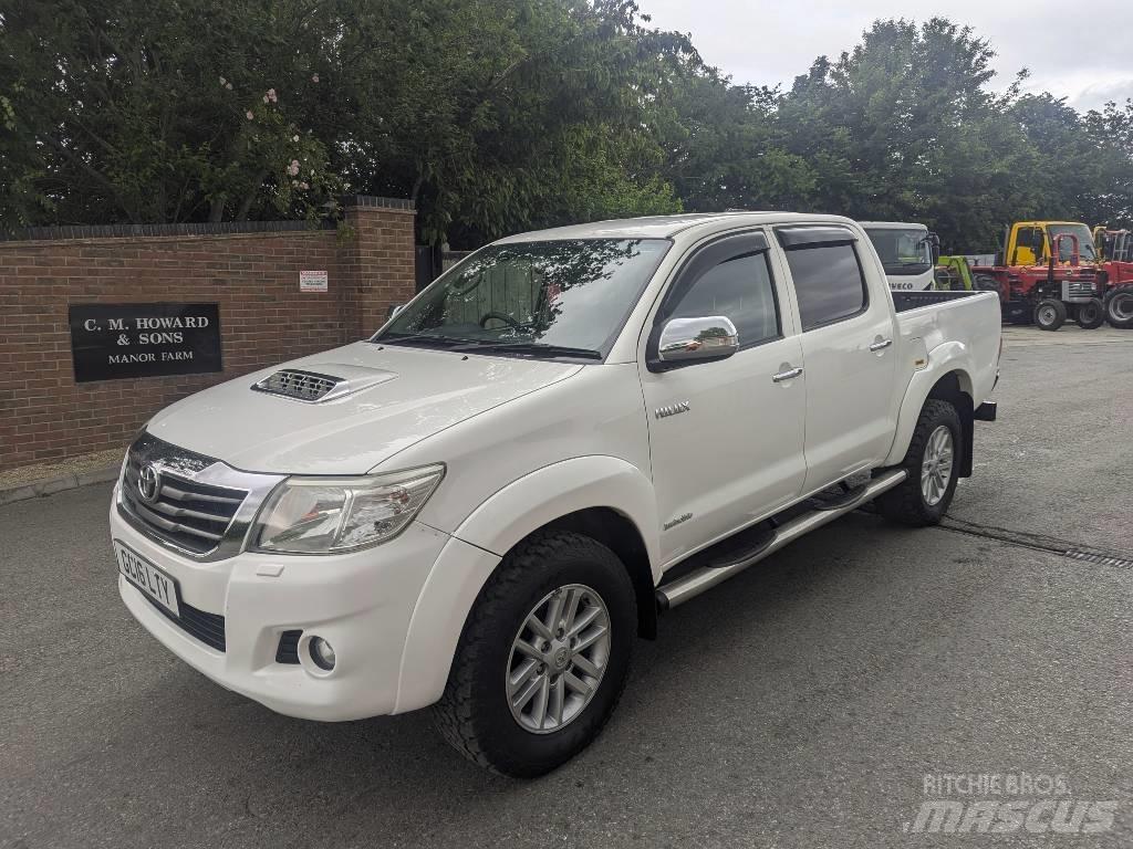 Toyota Hilux Kis teherszállító/Platós kocsi
