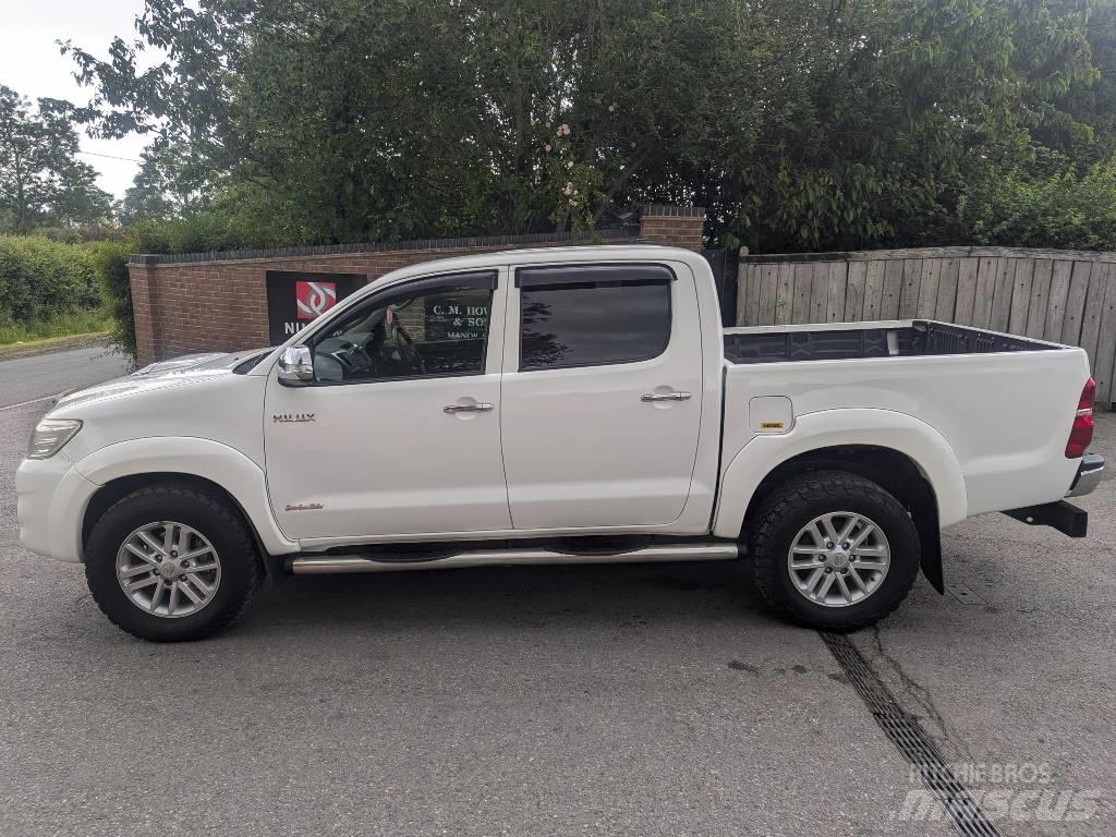 Toyota Hilux Kis teherszállító/Platós kocsi