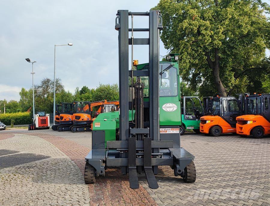 Combilift C4000 Tolóoszlopos négyutas targonca