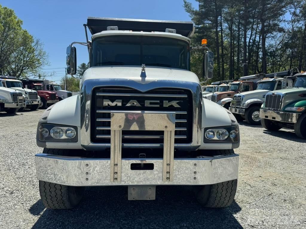 Mack GU713 Billenő teherautók