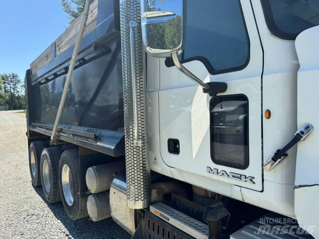 Mack GU713 Billenő teherautók