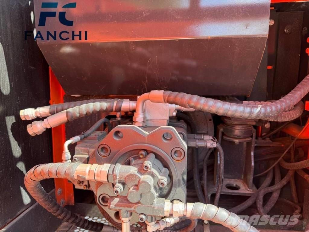 Doosan DX 225 Lánctalpas kotrók