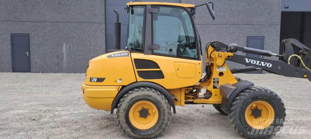 Volvo L 25 F Gumikerekes homlokrakodók
