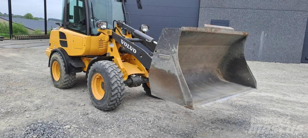 Volvo L 25 F Gumikerekes homlokrakodók