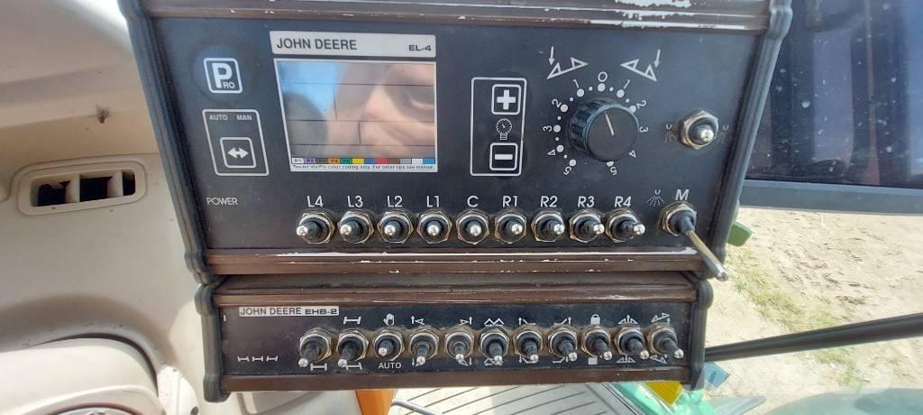 John Deere 840 i Vontatott trágyaszórók