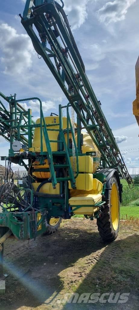 John Deere 840 i Vontatott trágyaszórók
