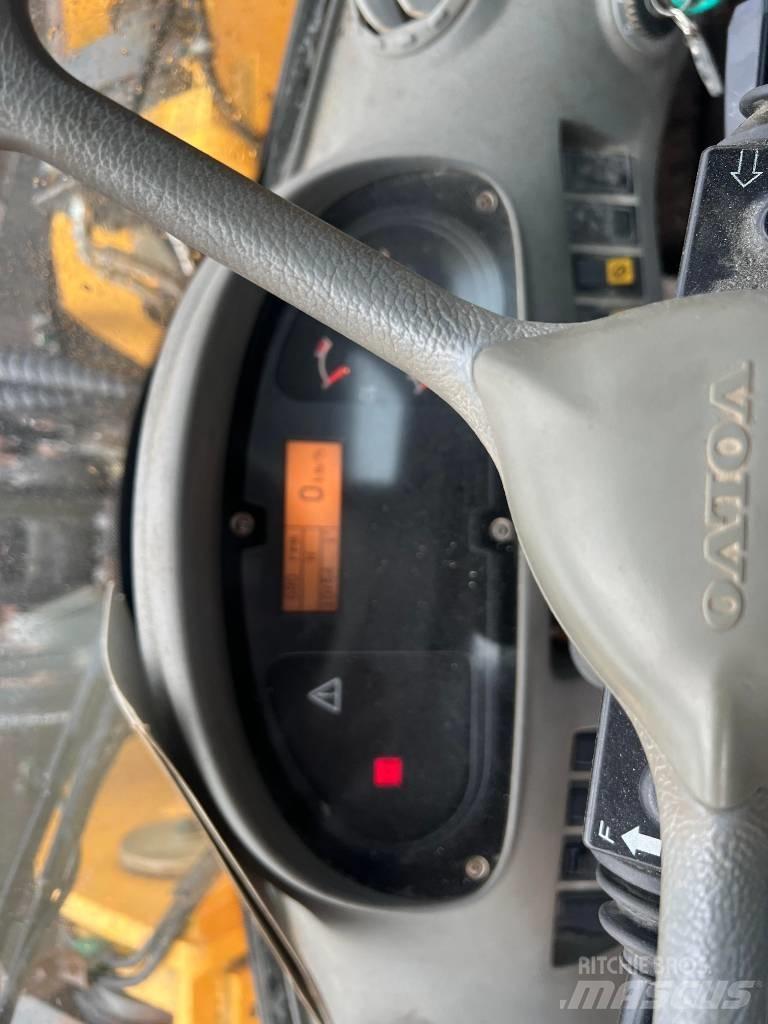 Volvo L 220 E Gumikerekes homlokrakodók