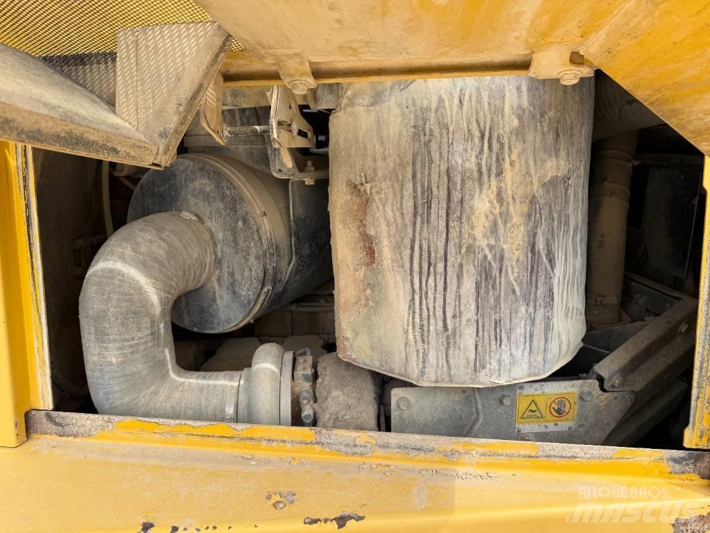 Komatsu D 155 AX-6 lánctalpas dózerek