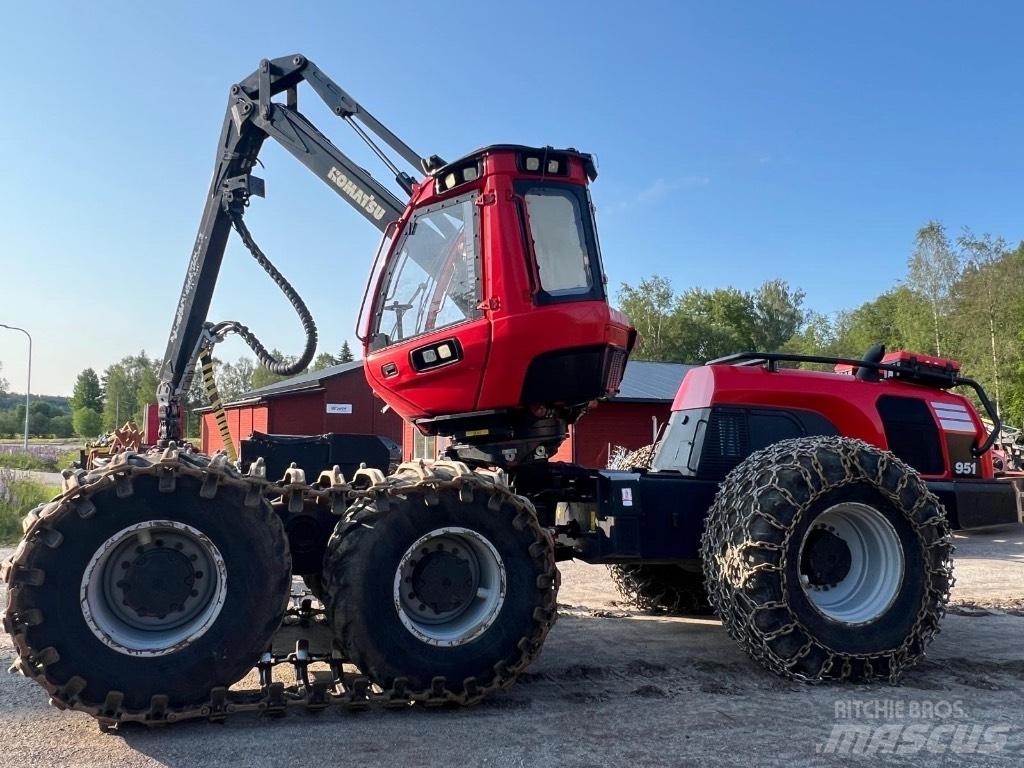 Komatsu 951 Betakarítók
