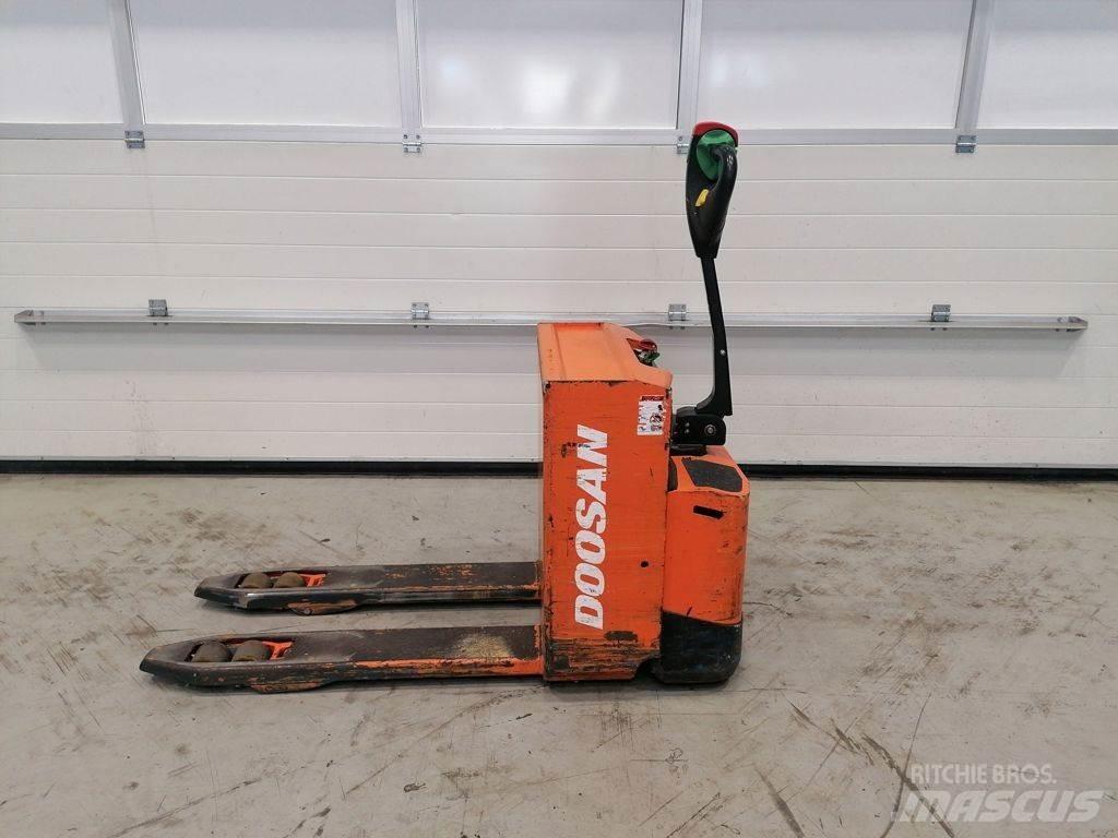 Doosan LEDH20M Alacsony emelőkocsi