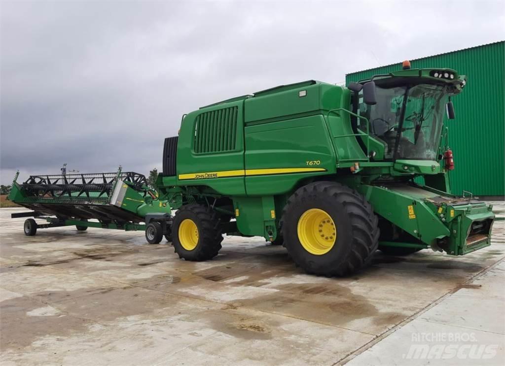 John Deere T670 Kombájnok