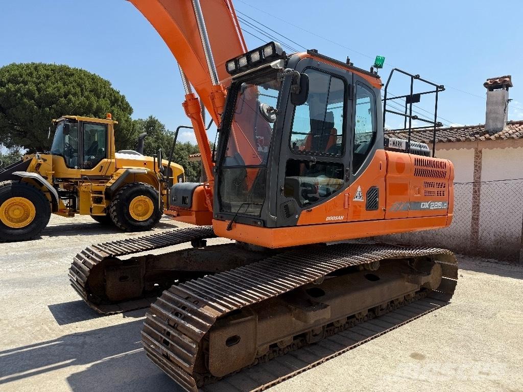  Dossan DX 225LC 3 Lánctalpas kotrók