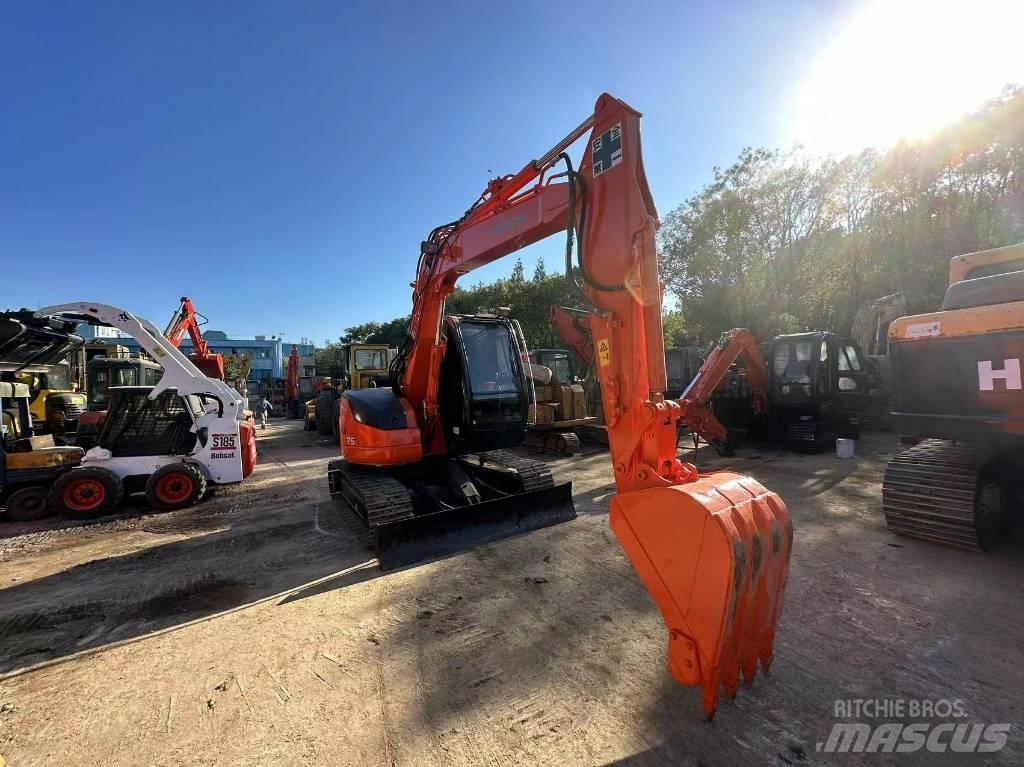 Hitachi ZX 75 Közepes (midi) kotrók 7 t - 12 t