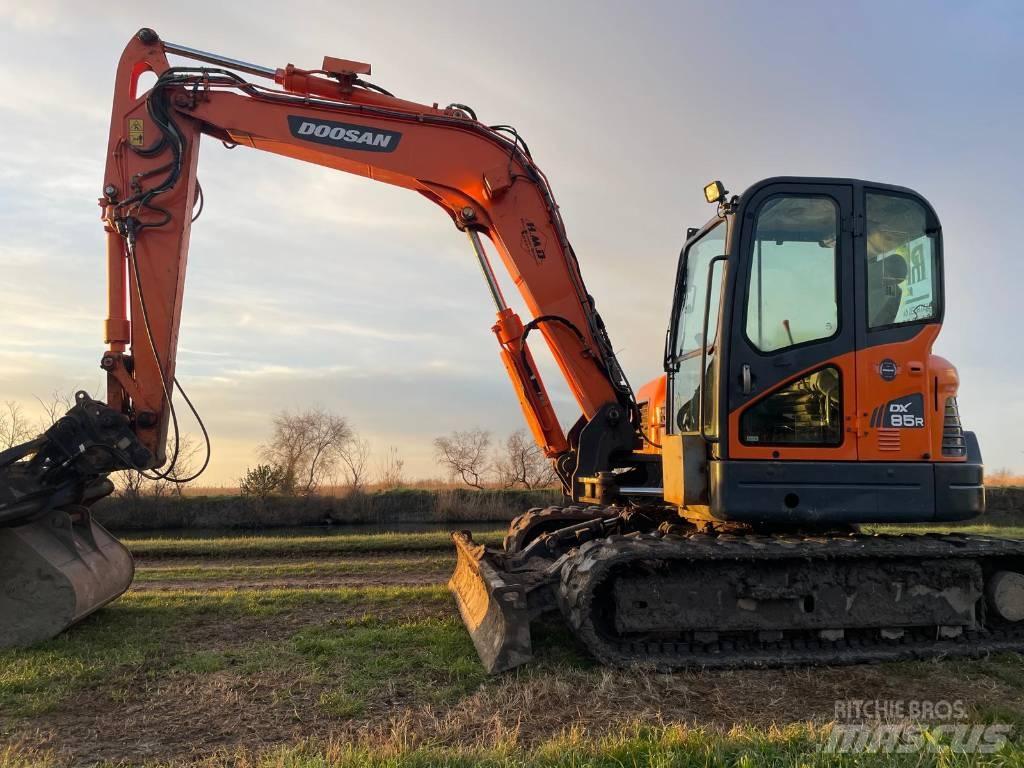 Doosan DX 85 R-3 Közepes (midi) kotrók 7 t - 12 t