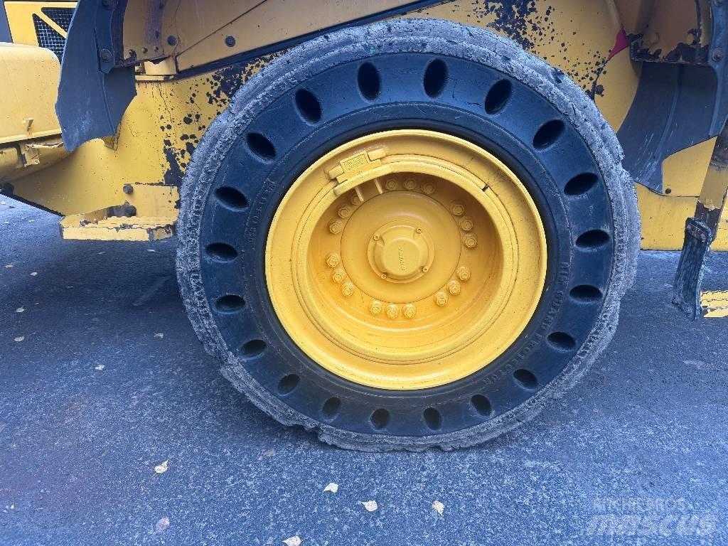Volvo L 120 F Gumikerekes homlokrakodók