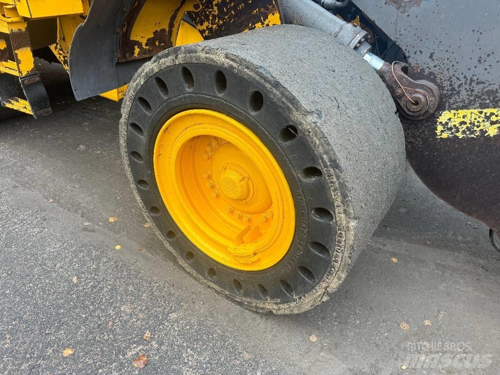 Volvo L 120 F Gumikerekes homlokrakodók