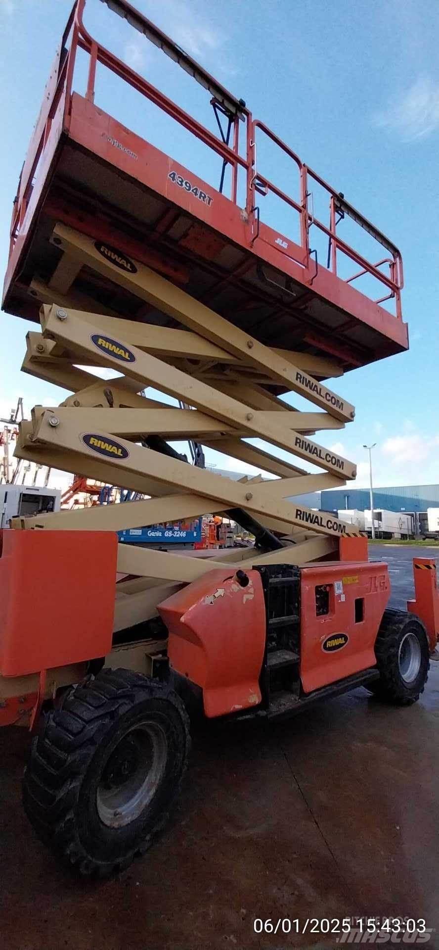 JLG 4394RT Ollós emelők