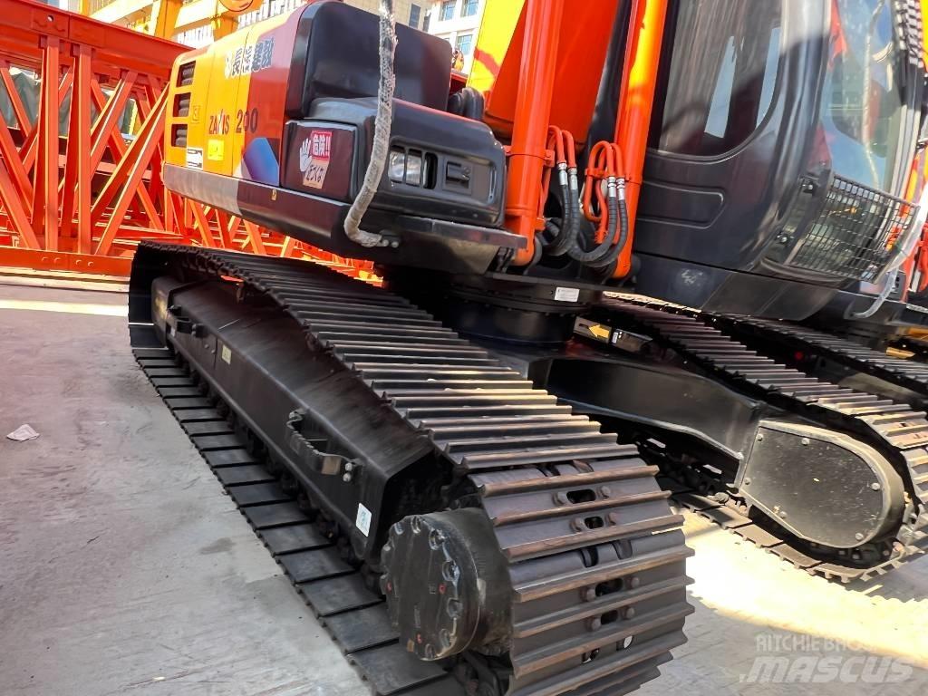Hitachi ZX200 Lánctalpas kotrók