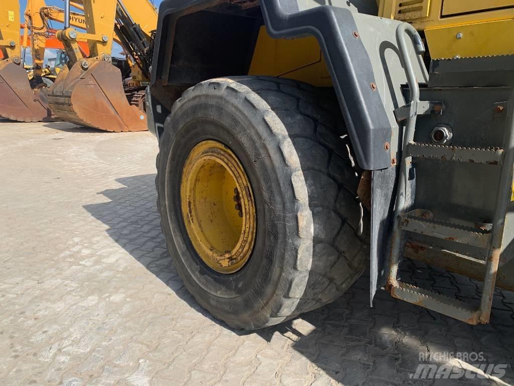 Komatsu WA 320-5H Gumikerekes homlokrakodók