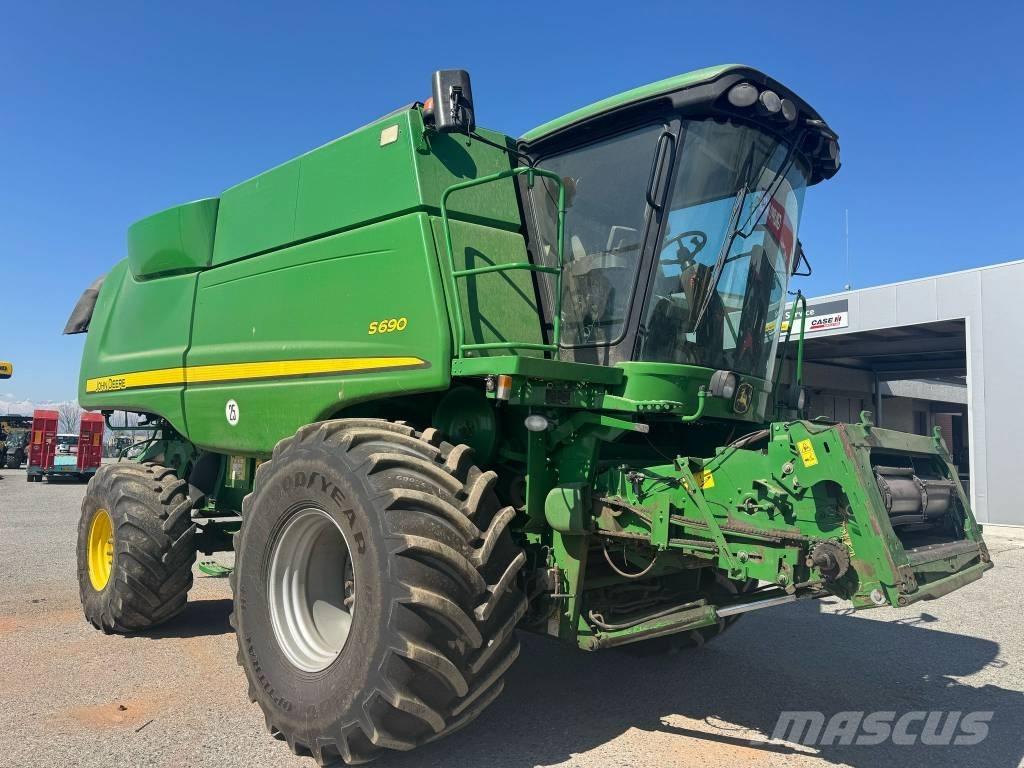 John Deere S 690 Kombájnok