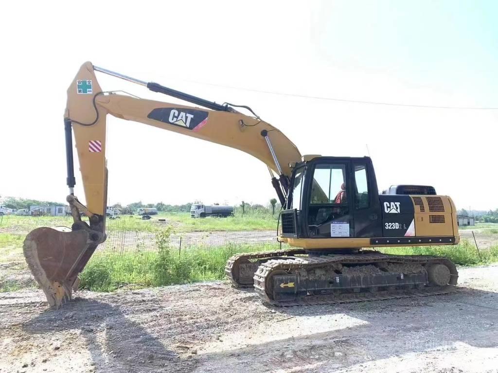 CAT 323D Lánctalpas kotrók