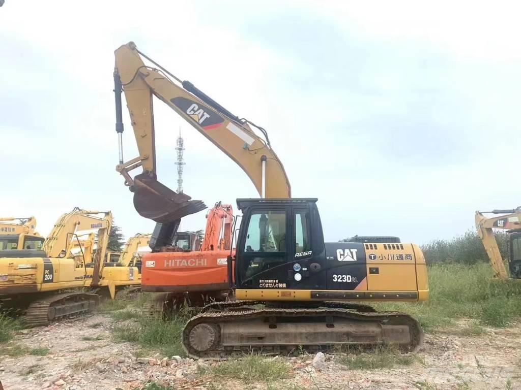 CAT 323D Lánctalpas kotrók